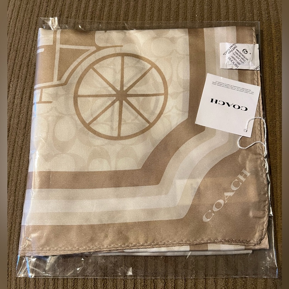 Coach Signature Horse And Carriage Silk Square Scarf nwt in packaging - Picture 2 of 3